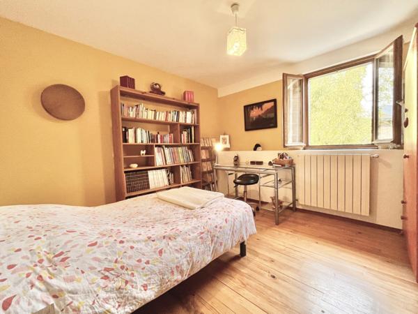 CHARMANTE MAISON DE VILLE / 3 CHAMBRES / JARDIN / DEPENDANCES /