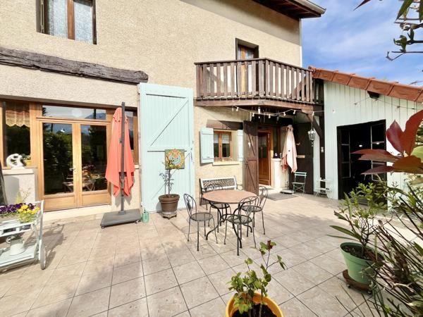 CHARMANTE MAISON DE VILLE / 3 CHAMBRES / JARDIN / DEPENDANCES /