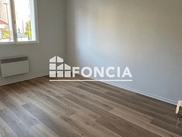 Location Appartement 4 pièces 84.4 m² - 19 RUE DE LA COTE Saint Priest En Jarez 42270