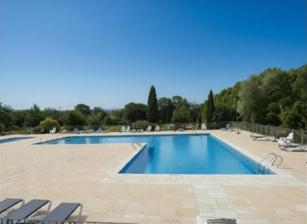 Appartement avec terrasse de 36.14m² libre de bail dans résidence de vacance