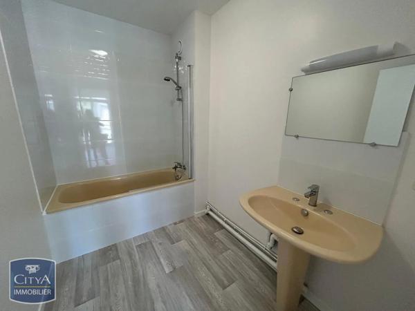 Appartement à louer 2 pièces 47.04m² Laval (53000)