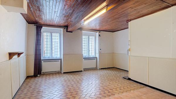 Maison à vendre à Nérac - 134 m² , 4 Pieces, 3 chambres, avec terrain et dépendance.