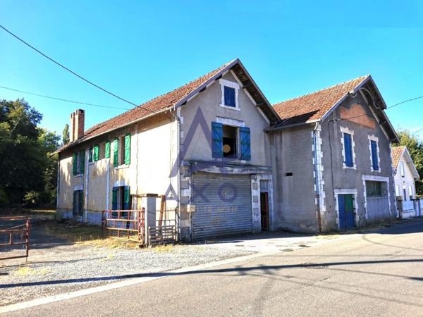 Immeuble avec entrepôt et dépendances à rénover au centre de Mussidan