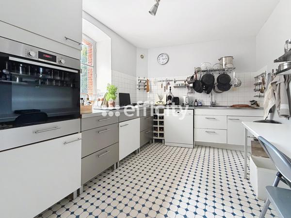 Maison
         11 pièces
        - 370 m² Bien prestige 590 000 € *