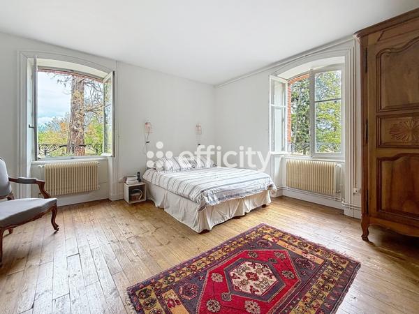 Maison
         11 pièces
        - 370 m² Bien prestige 590 000 € *
