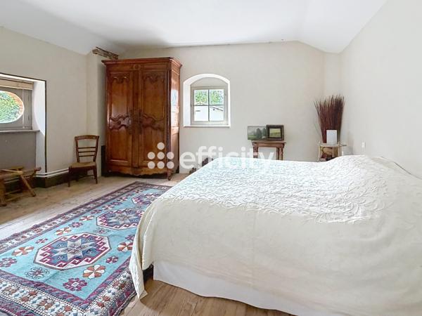 Maison
         11 pièces
        - 370 m² Bien prestige 590 000 € *