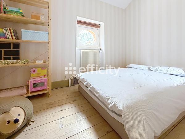 Maison
         11 pièces
        - 370 m² Bien prestige 590 000 € *
