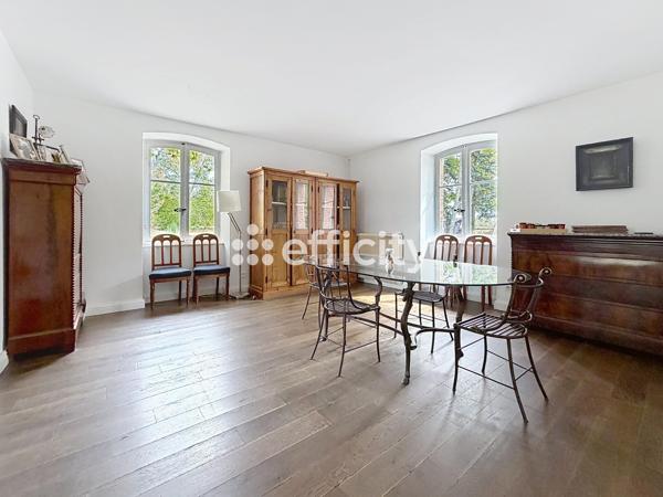 Maison
         11 pièces
        - 370 m² Bien prestige 590 000 € *