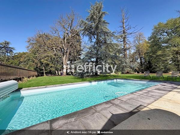 Maison
         11 pièces
        - 370 m² Bien prestige 590 000 € *
