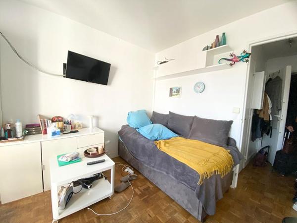 STUDIO PARIS 15  de 18,50 m2 + balcon