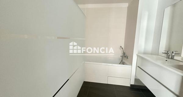 Location Appartement 4 pièces 74.67 m² - Bron 69500