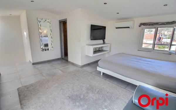 Appartement à vendre    2 pièces • 53,70 m2 Marseille 13