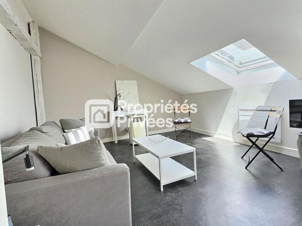 Superbe immeuble rénové d'env. 430m²  avec 7 appartements T2 meublés + 2 locaux commerciaux et caves en plein centre historique de PERIGUEUX (24000)