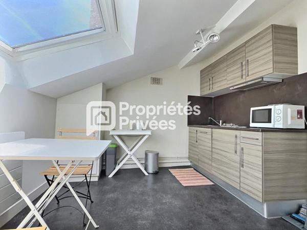 Superbe immeuble rénové d'env. 430m²  avec 7 appartements T2 meublés + 2 locaux commerciaux et caves en plein centre historique de PERIGUEUX (24000)