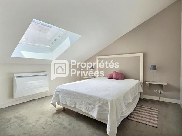 Superbe immeuble rénové d'env. 430m²  avec 7 appartements T2 meublés + 2 locaux commerciaux et caves en plein centre historique de PERIGUEUX (24000)