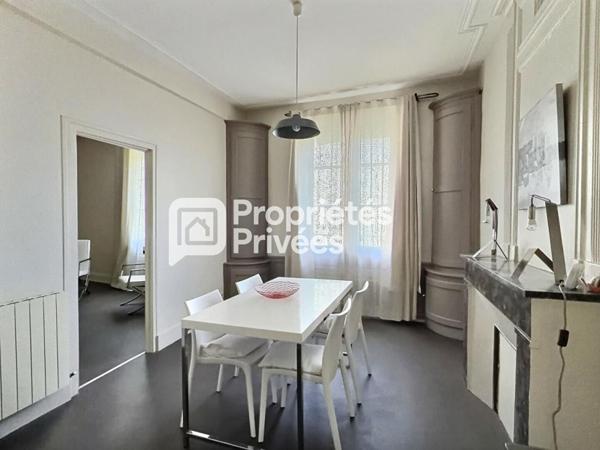 Superbe immeuble rénové d'env. 430m²  avec 7 appartements T2 meublés + 2 locaux commerciaux et caves en plein centre historique de PERIGUEUX (24000)