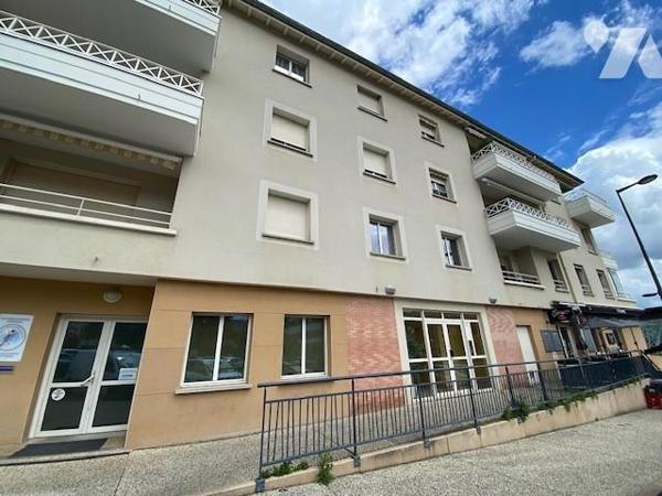 Appartement T3 traversant de 93.38m², 1er étage, place Jean Jaurès à Roche la Molière