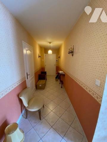 Appartement T3 traversant de 93.38m², 1er étage, place Jean Jaurès à Roche la Molière