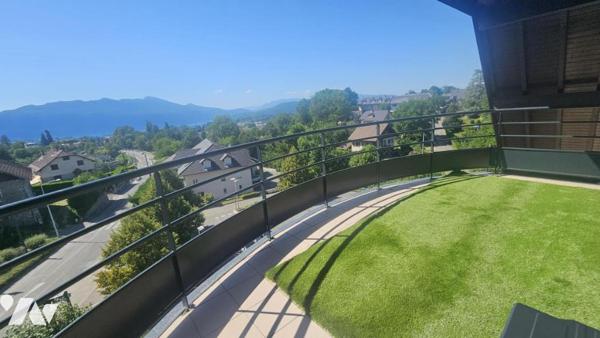 Appartement dernier étage avec vue lac et montagne