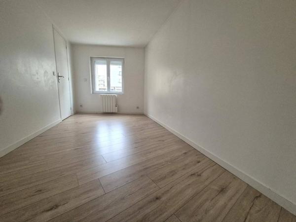 CHANGE CENTRE  T3 - 59 m²- LIBRE - 1er étage