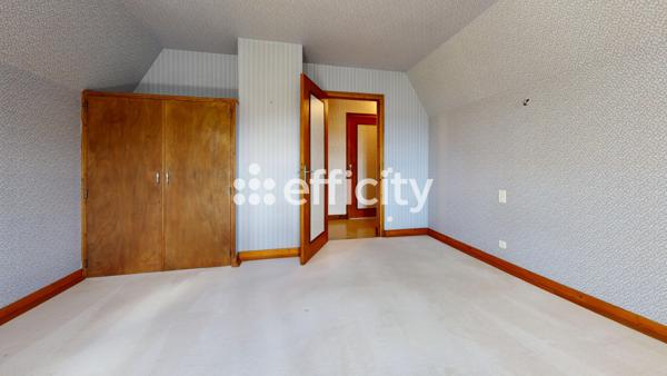 Maison
         5 pièces
        - 173 m² 307 000 € *
