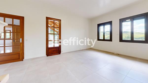 Maison
         5 pièces
        - 173 m² 307 000 € *