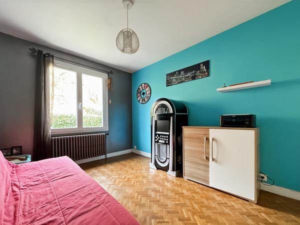 MAISON INDIVIDUELLE DANS UN CADRE BUCOLIQUE AVEC VUE DEGAGÉE SUR LA VALLÉE