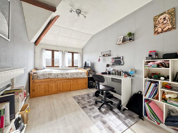 MAISON INDIVIDUELLE DANS UN CADRE BUCOLIQUE AVEC VUE DEGAGÉE SUR LA VALLÉE