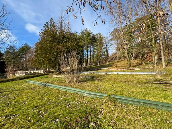 MAISON INDIVIDUELLE DANS UN CADRE BUCOLIQUE AVEC VUE DEGAGÉE SUR LA VALLÉE