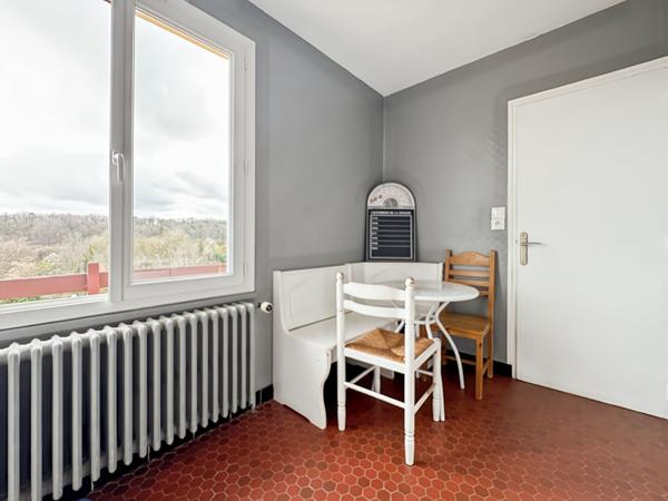 MAISON INDIVIDUELLE DANS UN CADRE BUCOLIQUE AVEC VUE DEGAGÉE SUR LA VALLÉE