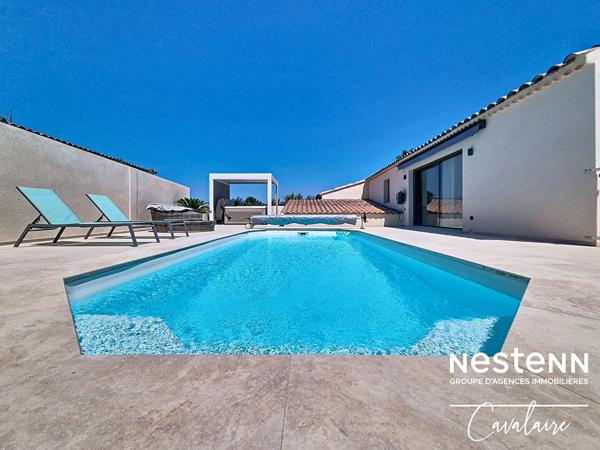 Maison contemporaine à Cogolin aux prestations de qualité, 3 chambres + studio indépendant, piscine et SPA et double garage
