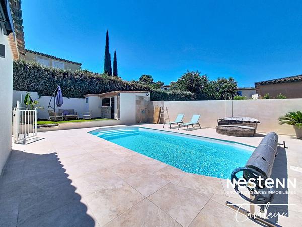 Maison contemporaine à Cogolin aux prestations de qualité, 3 chambres + studio indépendant, piscine et SPA et double garage