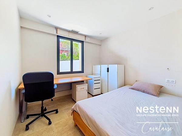 Maison contemporaine à Cogolin aux prestations de qualité, 3 chambres + studio indépendant, piscine et SPA et double garage