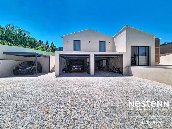 Maison contemporaine à Cogolin aux prestations de qualité, 3 chambres + studio indépendant, piscine et SPA et double garage