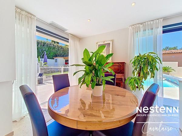 Maison contemporaine à Cogolin aux prestations de qualité, 3 chambres + studio indépendant, piscine et SPA et double garage