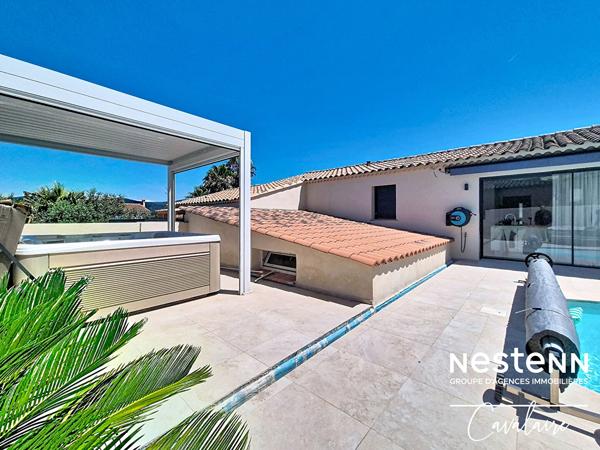 Maison contemporaine à Cogolin aux prestations de qualité, 3 chambres + studio indépendant, piscine et SPA et double garage
