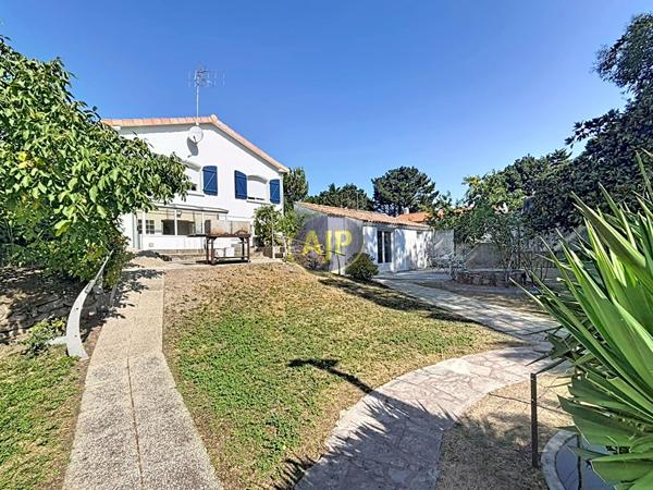 Maison à vendre La Barre De Monts - 5 pièces, 151m² avec 4 chambre(s) à 390 350€ - AJP Immobilier Saint-Jean-de-Monts