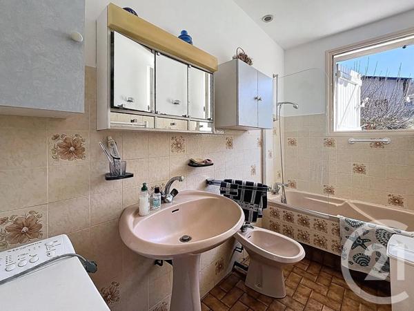 Maison à vendre  5 pièces - 116 m 2   MASSIAC  - 15