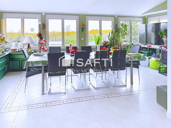 Très grande maison avec beaucoup de potentiel et 1ha300 de terrain.