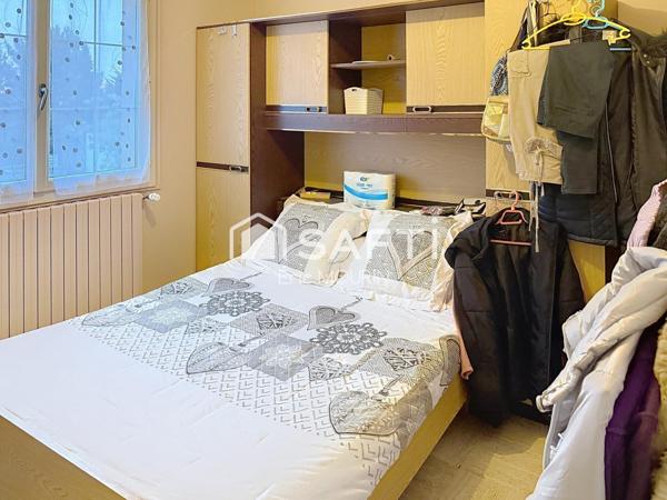 Très grande maison avec beaucoup de potentiel et 1ha300 de terrain.