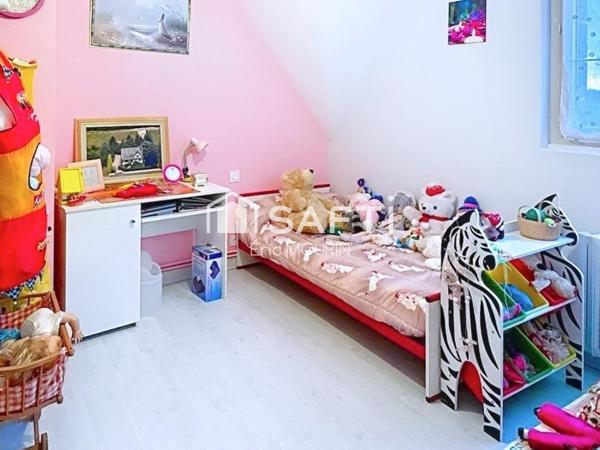 Très grande maison avec beaucoup de potentiel et 1ha300 de terrain.