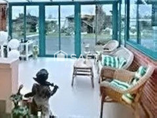 Très grande maison avec beaucoup de potentiel et 1ha300 de terrain.