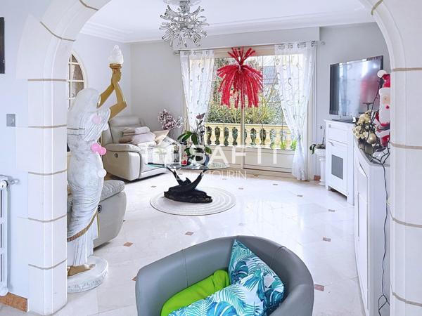 Très grande maison avec beaucoup de potentiel et 1ha300 de terrain.