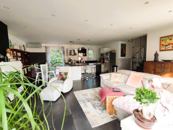 Maison à vendre 7 pièces 124 m² Le Revest-les-Eaux