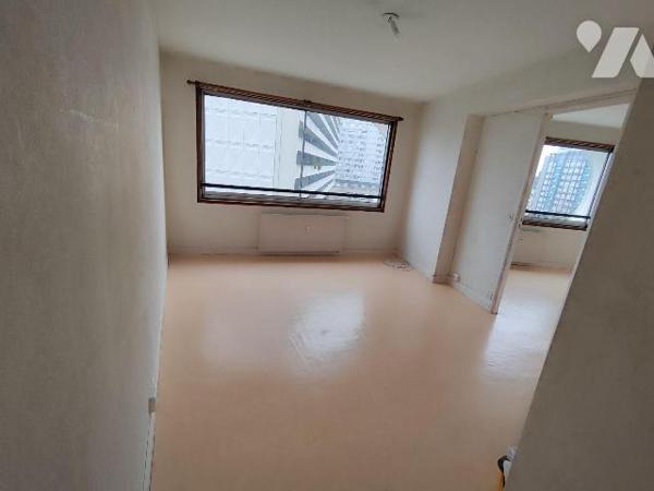 A VENDRE QUARTIER BOURG L'EVEQUE - Appartement T2 - Metro - Venez découvrir à la vente ce bel a...