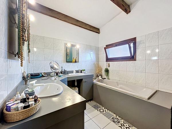 EXCLUSIVITE - MAISON DE 189 M² SUR 1314 M² DE TERRAIN AVEC PISCINE