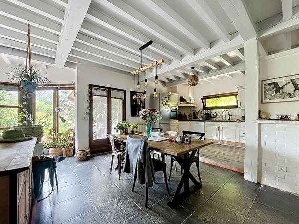 EXCLUSIVITE - MAISON DE 189 M² SUR 1314 M² DE TERRAIN AVEC PISCINE