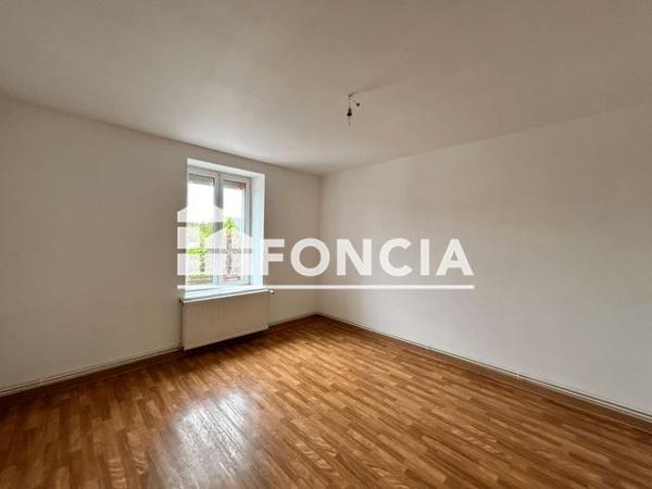 Location Appartement 3 pièces 78.26 m² - 28 RUE EMILE ZOLA Vrigne Aux Bois 08330