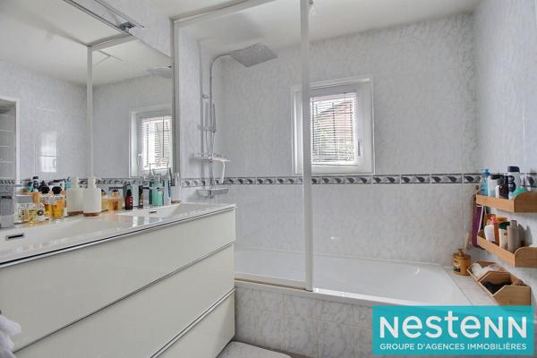 Maison Meyzieu, 3 chambres, piscine, climatisation, cheminee , proche tram, aucun travaux , coup de coeur