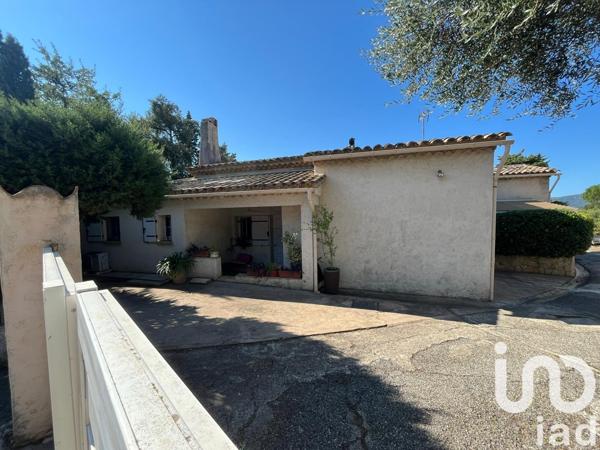 Maison traditionnelle 4 pièces de 160 m² à Grimaud (83310)